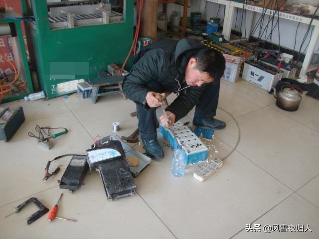 电动车充电器不变绿灯什么原因,电动车充满电不变绿灯怎么回事