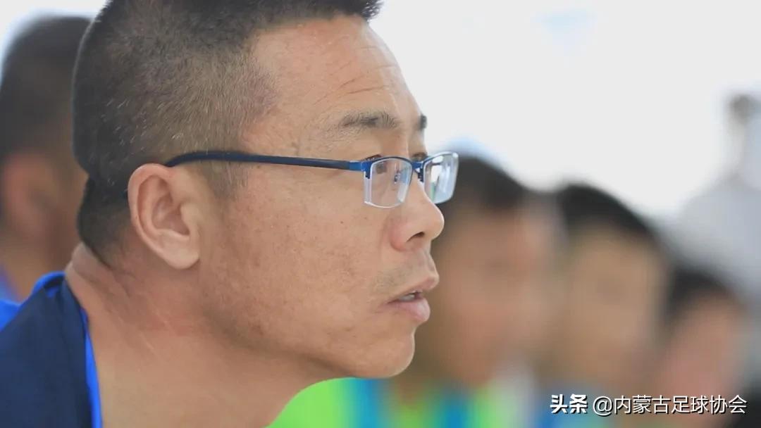 无悔于热爱伊德扎纳和他坚守的足球梦