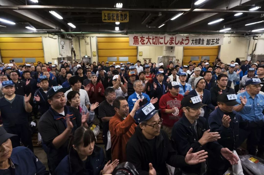 肥龙过江从厕所逃跑片段,肥龙过江是甄子丹吗