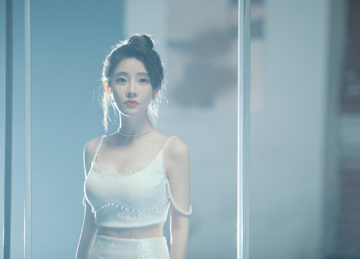 冯提莫穿裙子露面直播,冯提莫穿露脐装视频