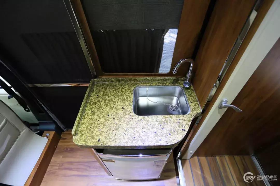 可住4人b型房车,最合理的b型房车布局4座