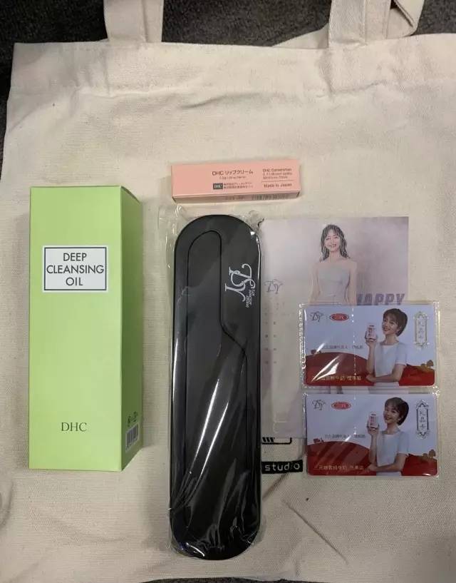 明星春节时期送礼物,明星春节礼物推荐