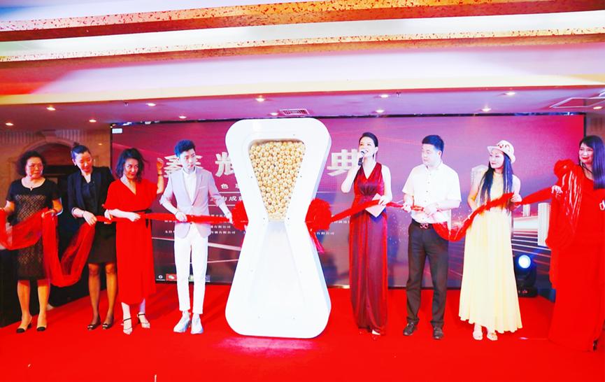 贾树枚部长、赵耀扬主任现场加持岚拓影视暨金金工作室成功挂牌