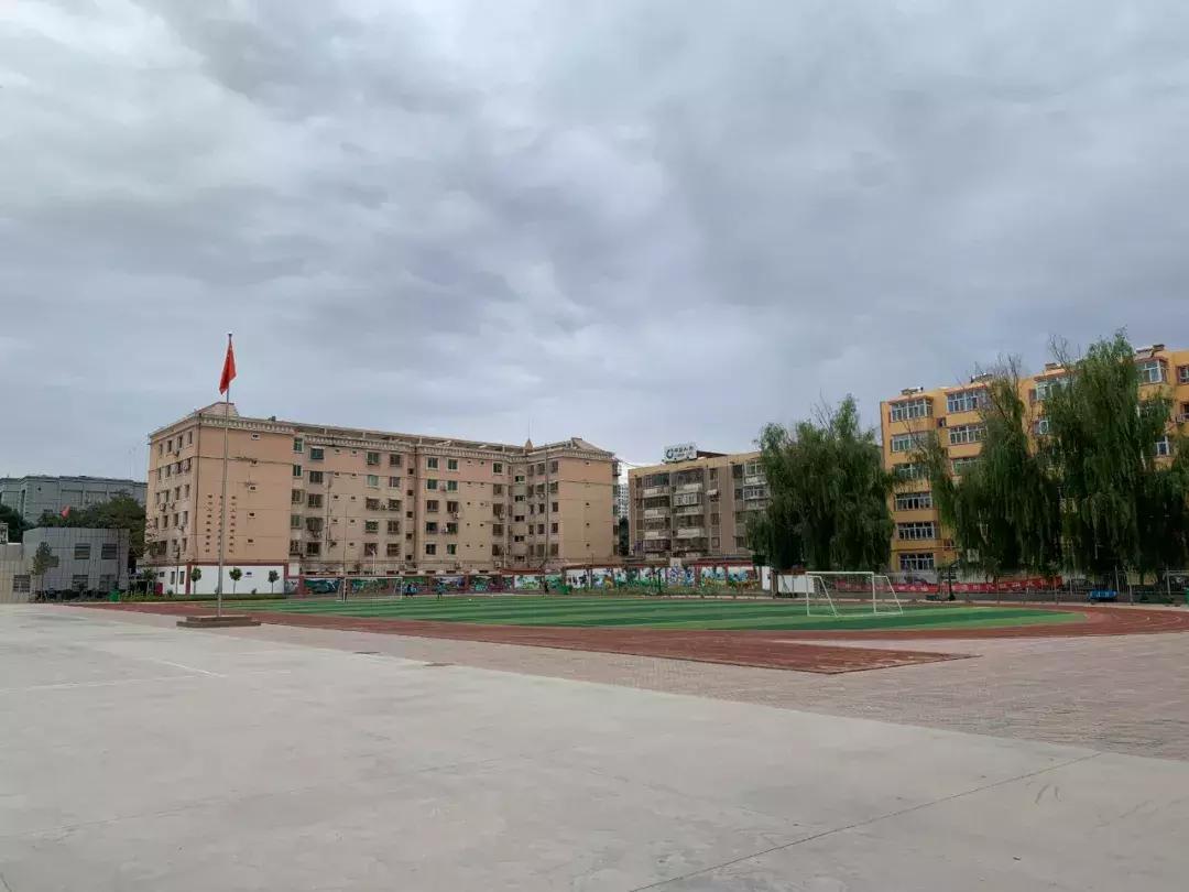 快来哈密五小运动吧，这里运动设施齐全环境优美
