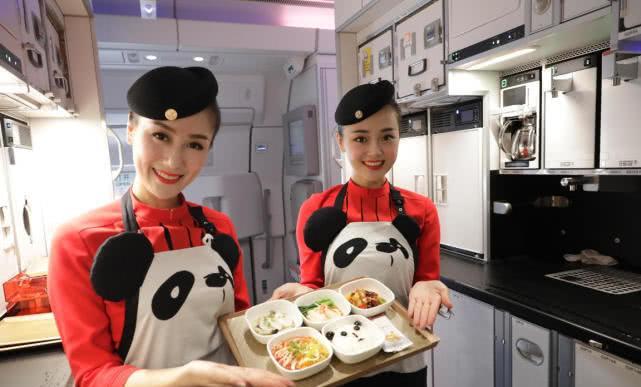 为什么空姐只能穿短裙,为什么空姐一般都穿短裙和短袜