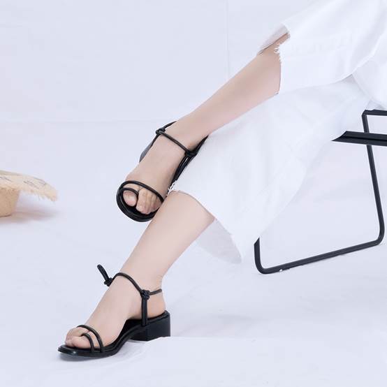 好看又耐看的平底凉鞋,优雅凉鞋显气质高级感平底镂空