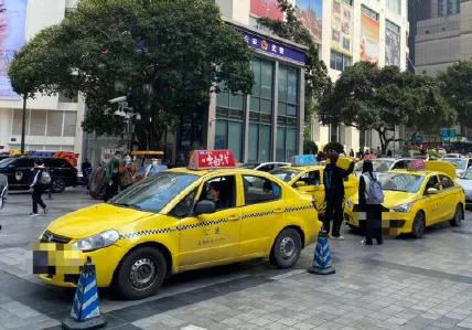 出租车司机的真实生活：月入7000，月休8天，但不是谁都能干