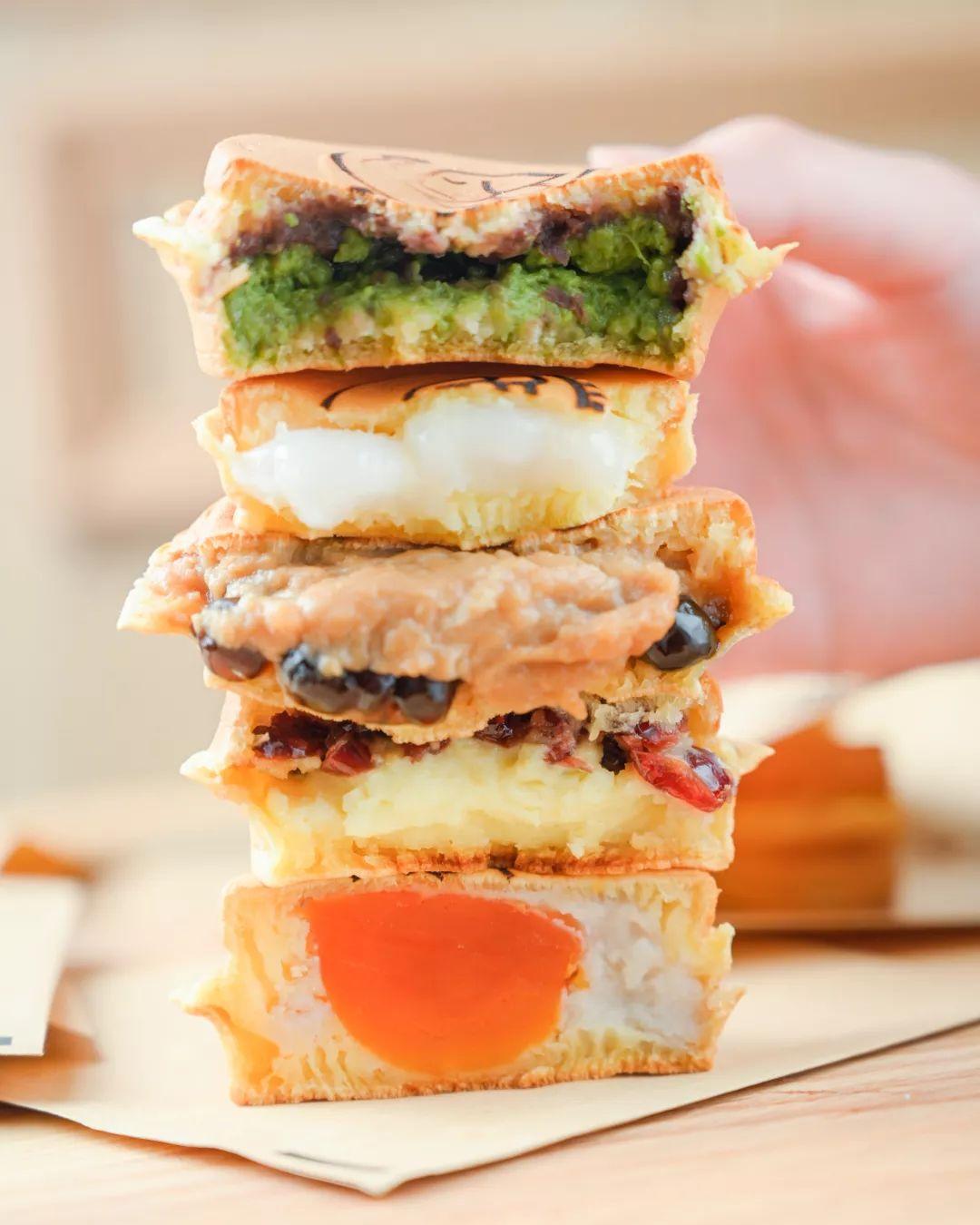 火了50年!台湾来の车轮饼,自带“拉丝”特效