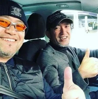 有人愿意花几百块钱,买下被这个光头“喷子”拉黑的资格