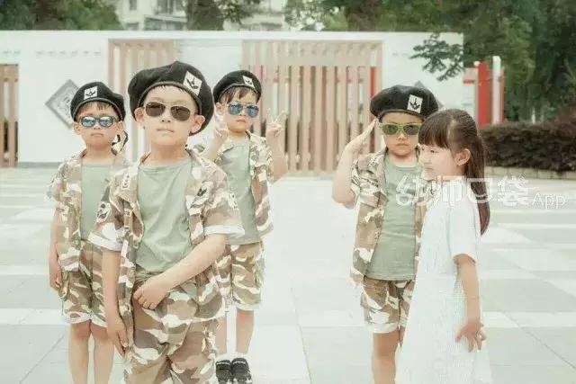 毕业最创意的毕业照多人,毕业照用什么造型好看