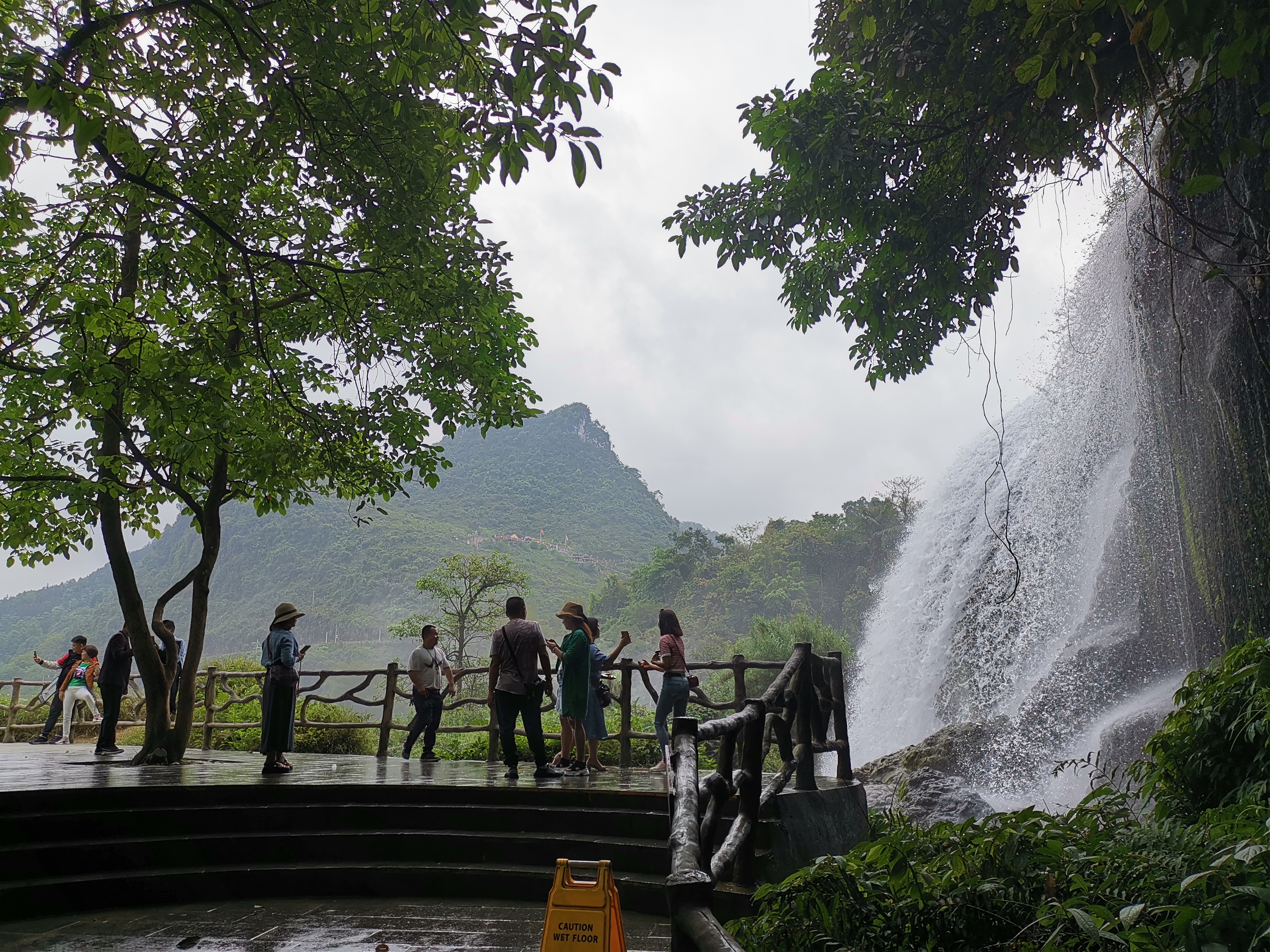 壶口瀑布和黄果树瀑布哪个壮观,黄果树瀑布三个瀑布游览时间