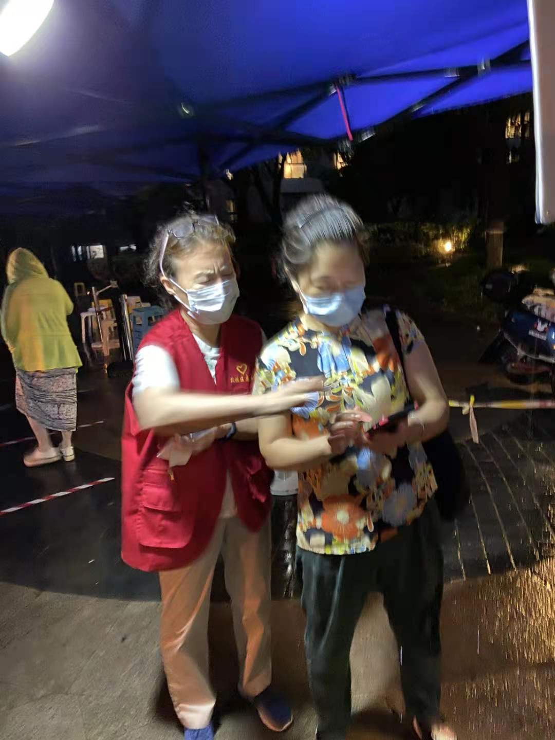 区街新闻｜70多幅照片记录世茂滨江社区辖内志愿者，南京感谢你们