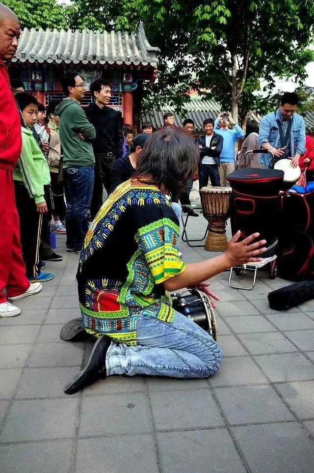 “鼓聚”——什剎海边的非洲鼓韵