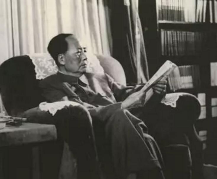 毛*东泽**：红军的强大，在于“跟我上”，而不是“给我上”