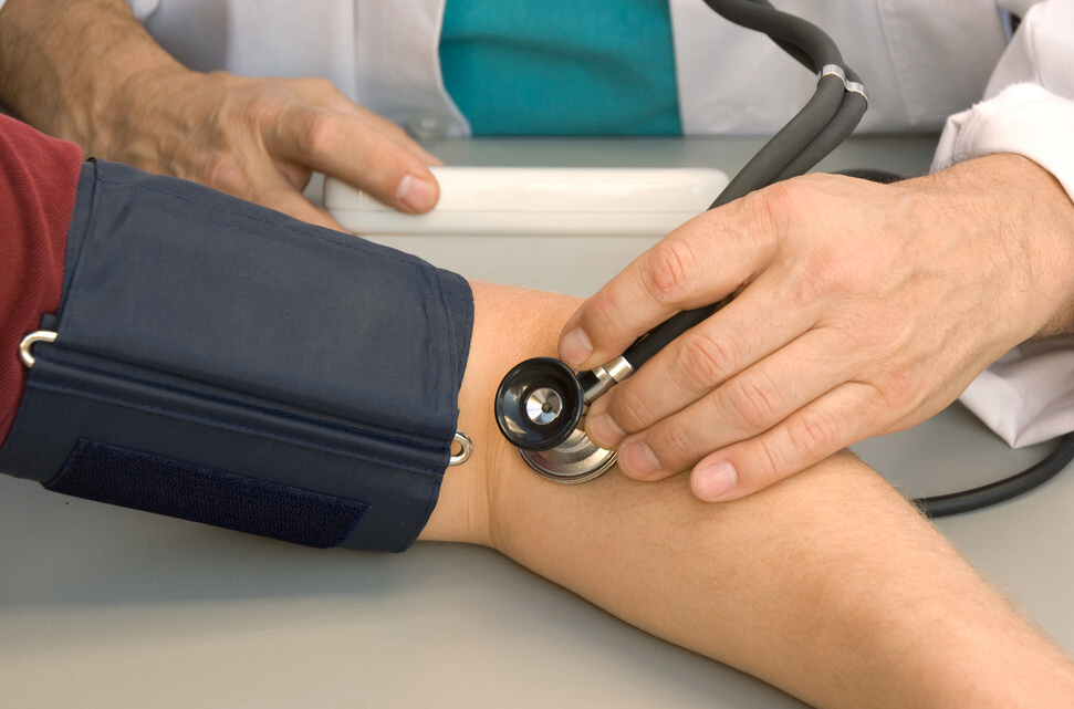 普通高血压患者应降至多少以下,高血压危险因素的分组标准