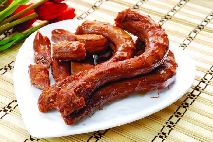 绝味鸭脖20斤卤水要加多少鸡精,绝味鸭脖卤水里面要加火锅底料吗