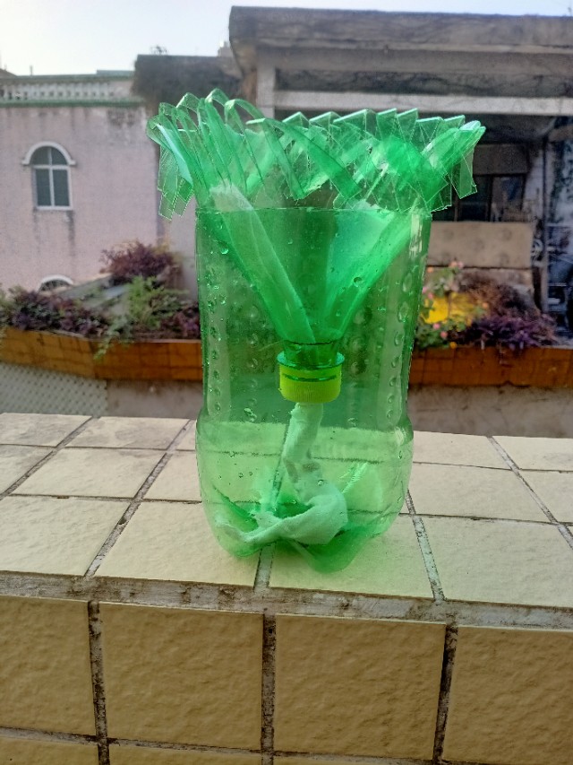 浇花瓶手工制作,自制简易花园小花瓶