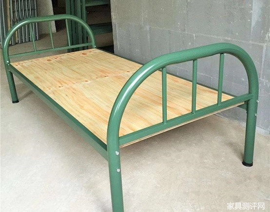 租房床铺怎么选,租房该不该买床