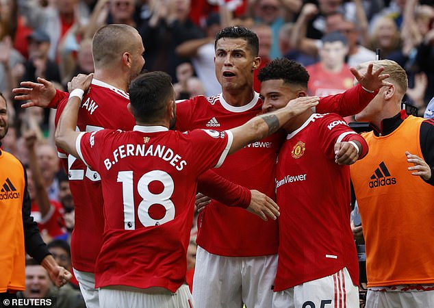 c罗转会皇马有多轰动,c罗回到曼联球迷高歌