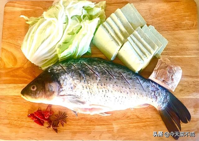 红烧鲤鱼炖鱼最正宗的做法教程,红烧鲤鱼炖鱼最正宗的做法教学