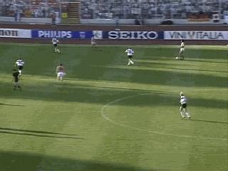 足球史上最全能支点中锋!他可以在中锋、前腰和边锋之间无缝衔接!