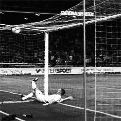 足坛十大现役前锋除梅罗外,新老球王对比梅西姆巴佩