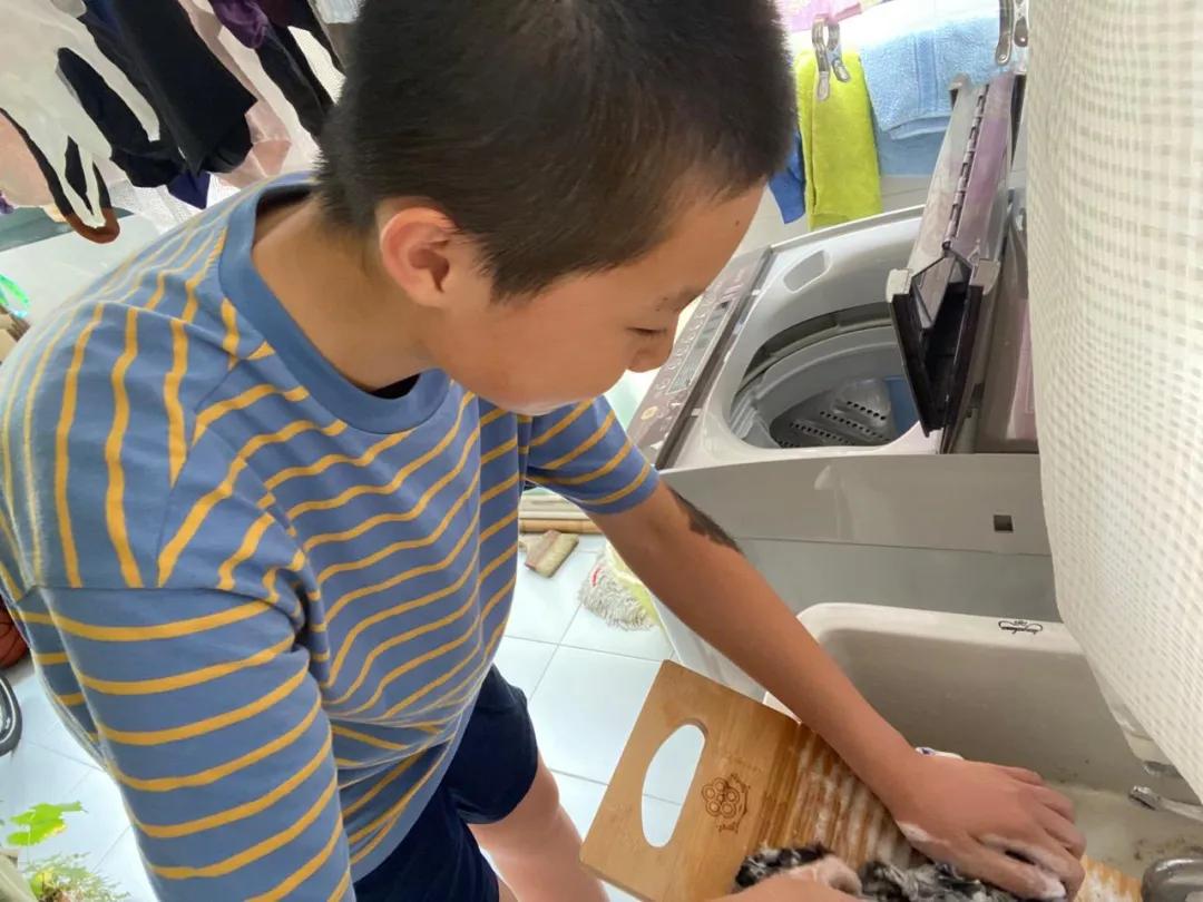 上海这所学校火了!暑假每人发一块搓衣板!连老人看了都惊讶