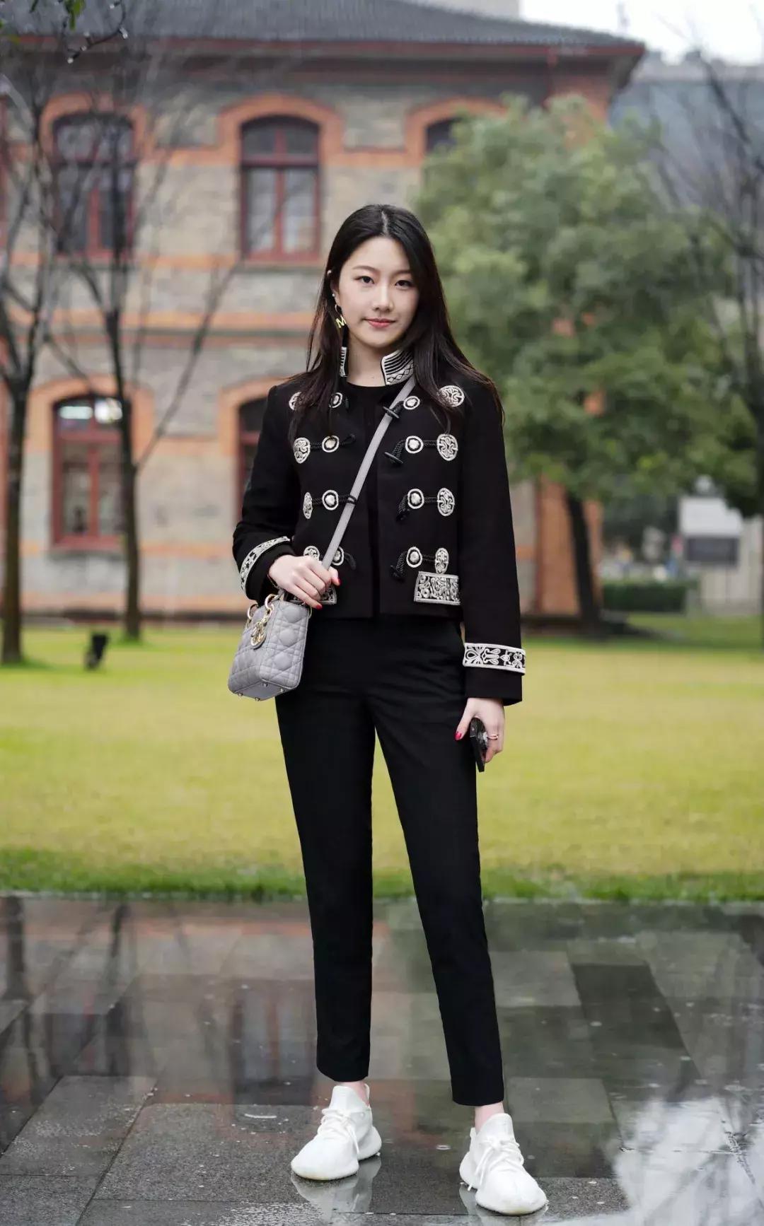 别再穿烂大街的小白鞋了,别再穿小白鞋了今年最火的六双鞋