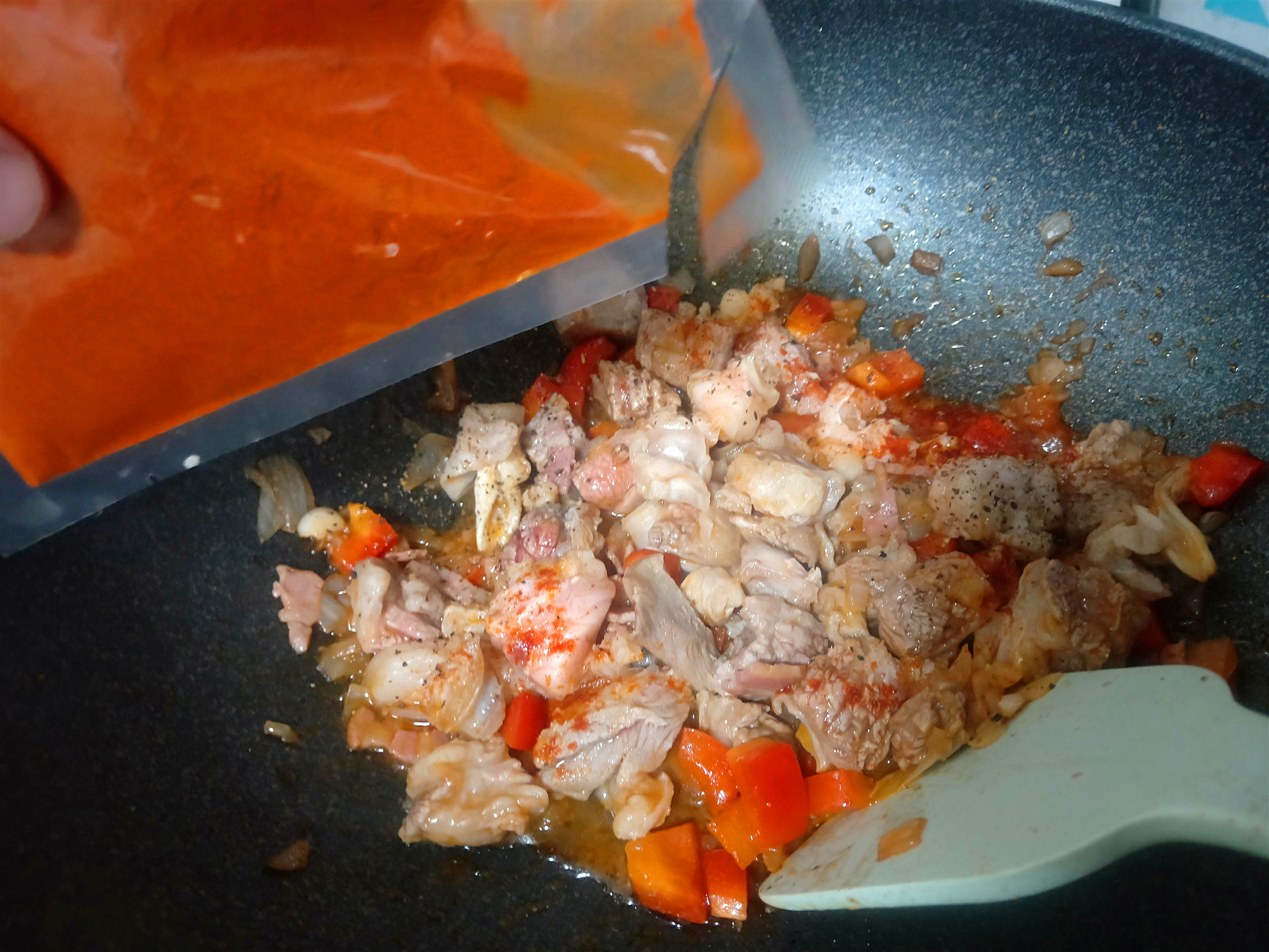 番茄土豆炖牛肉的正宗做法,土豆番茄炖牛肉的家常做法