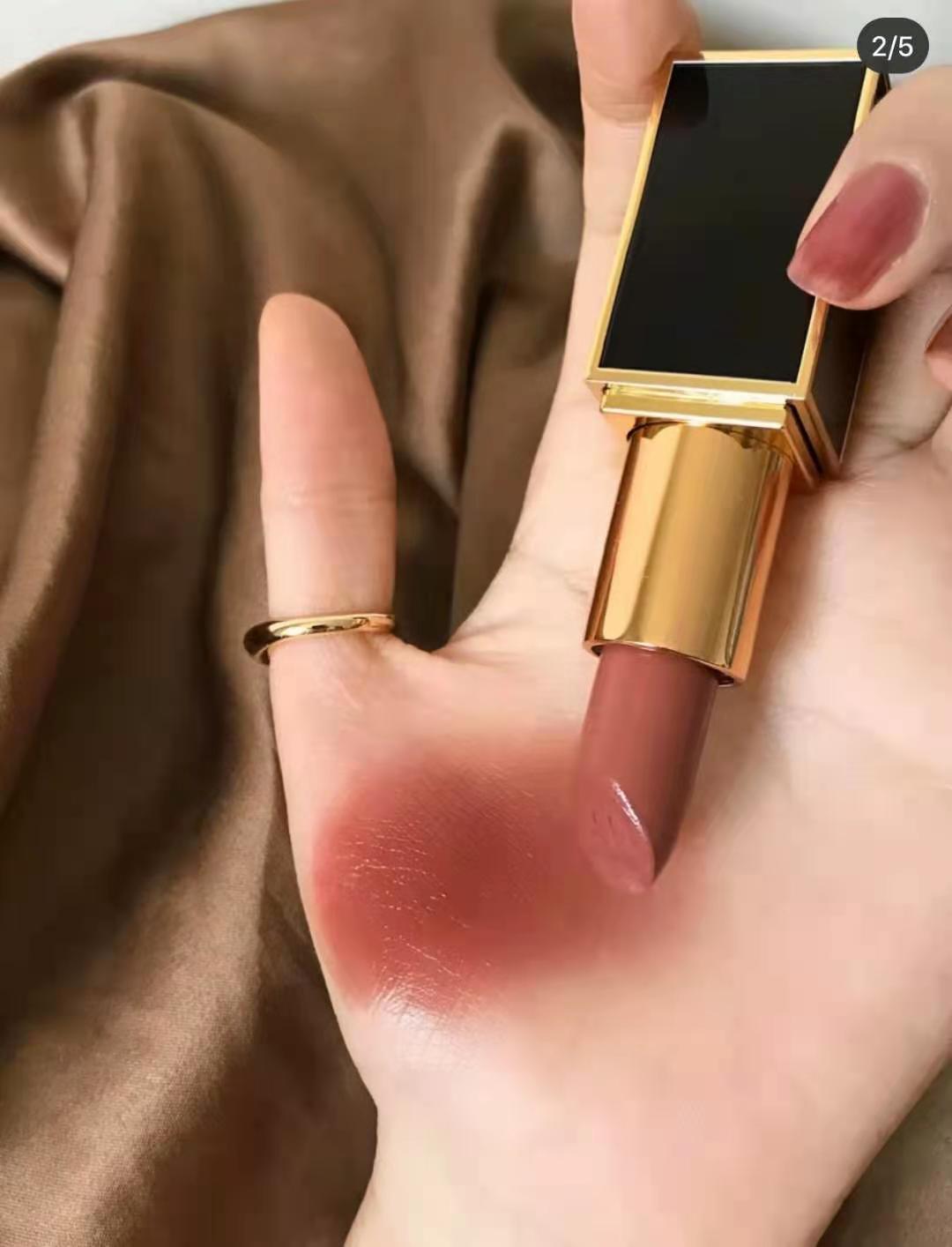 秋冬季节哪些口红适合你?戴上口罩你还涂口红么?