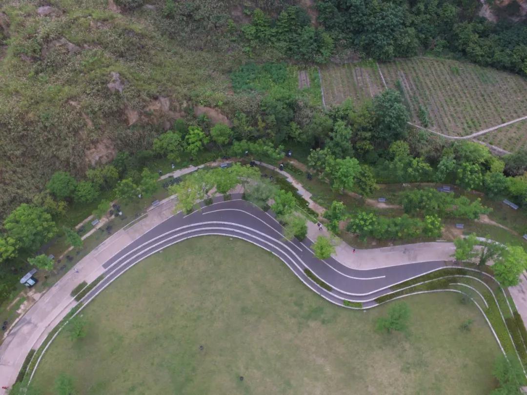 矿坑改造最美公园,矿坑改造湿地公园视频