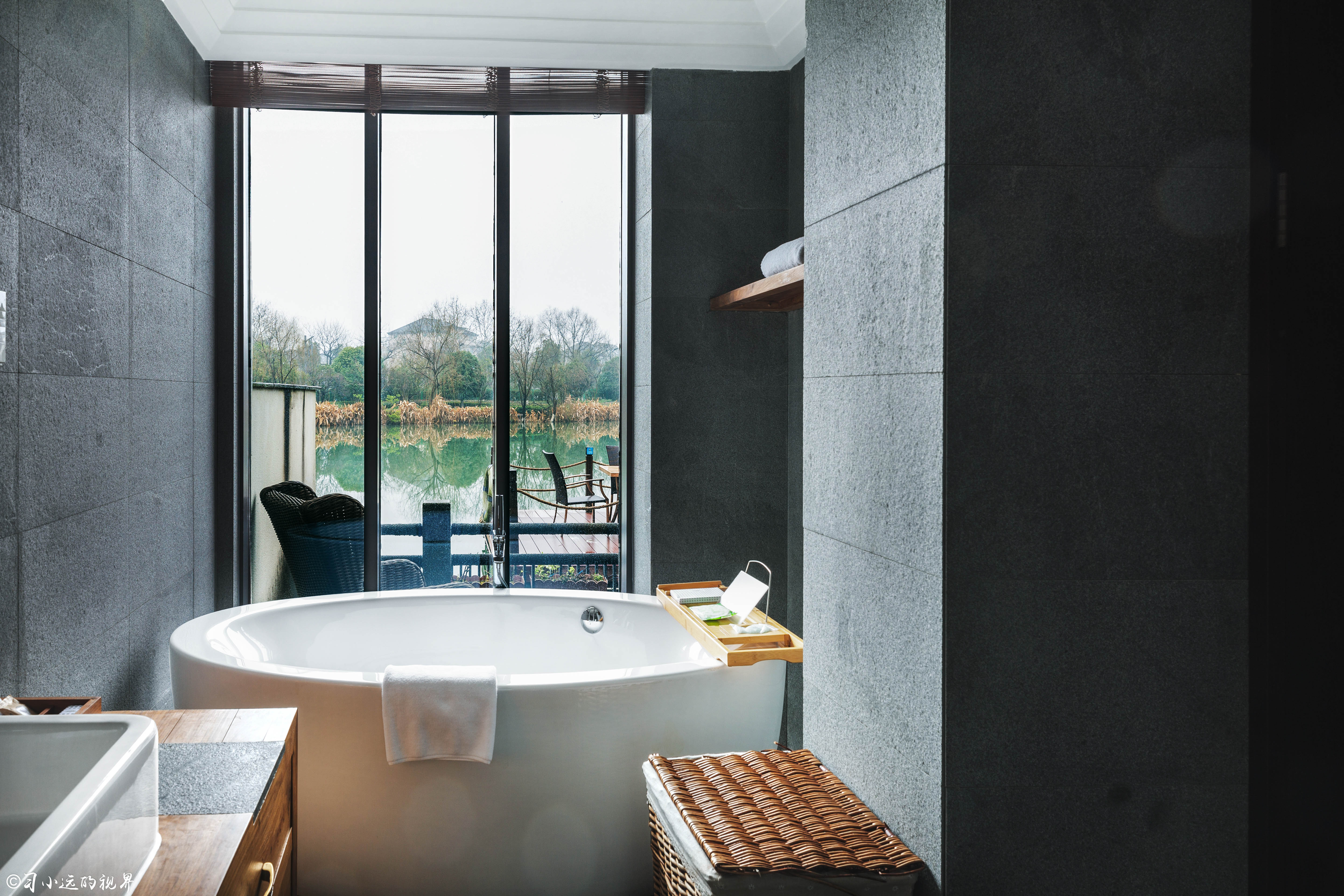 这个藏于梅花深处的幽静山庄，让你抛却繁杂，静享浮光