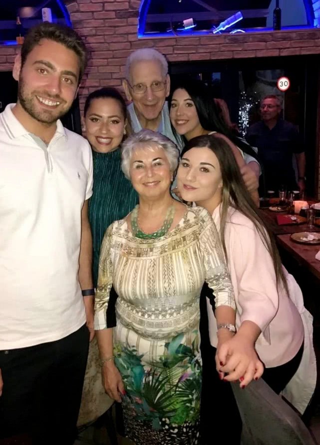 夫妇感染新冠病毒英国,英国国王夫妇新冠肺炎