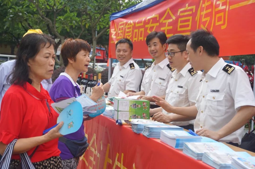 海珠｜厉害了，海关人员手把手教你辨真假！再也不怕买到假的“进口”奶粉、葡萄酒啦~