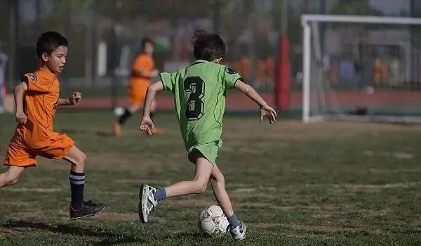 练足球有什么弊端,练好足球要足够的努力