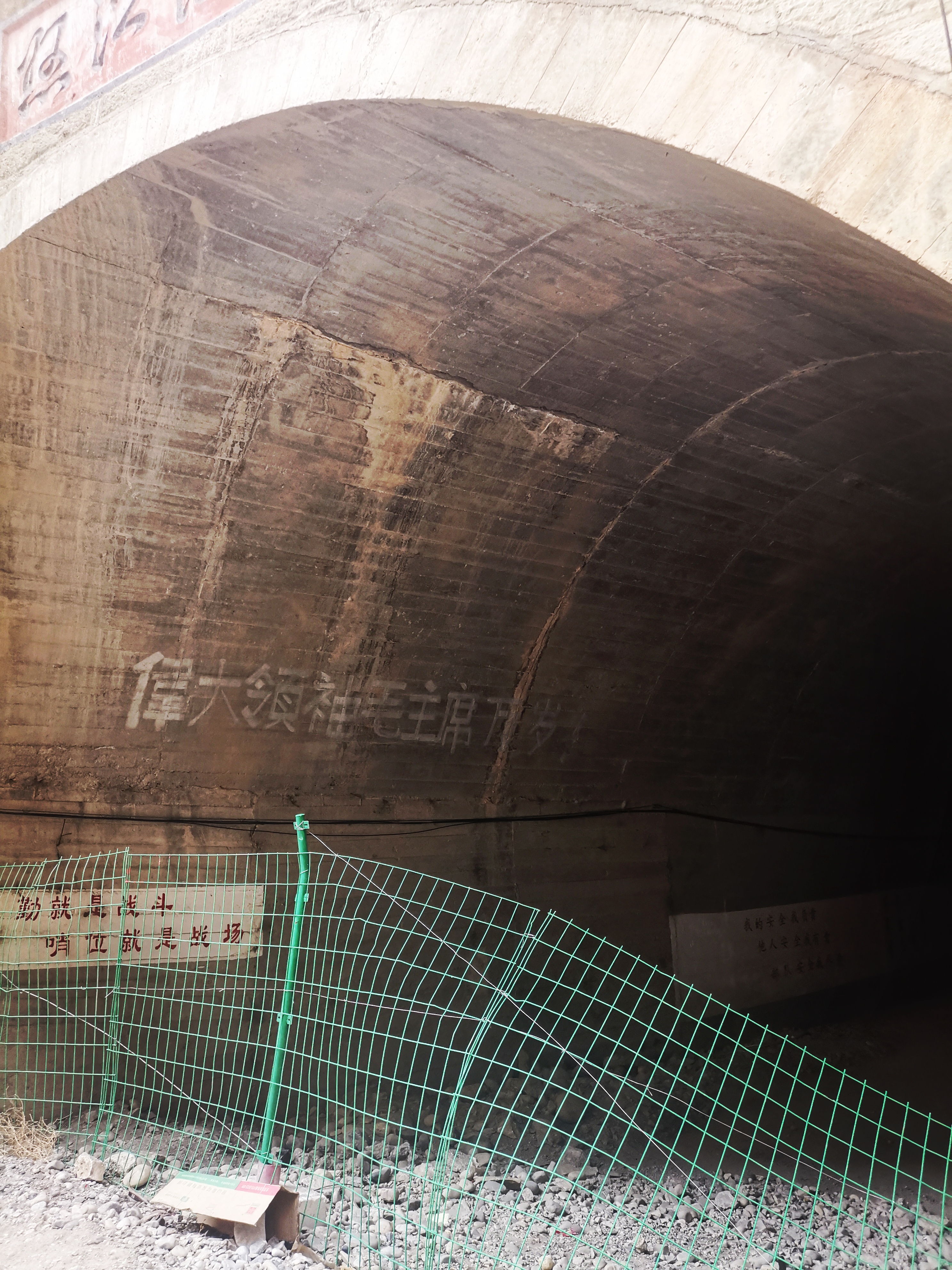 318川藏线怒江大桥桥墩是怎么回事,怒江大桥有多可怕