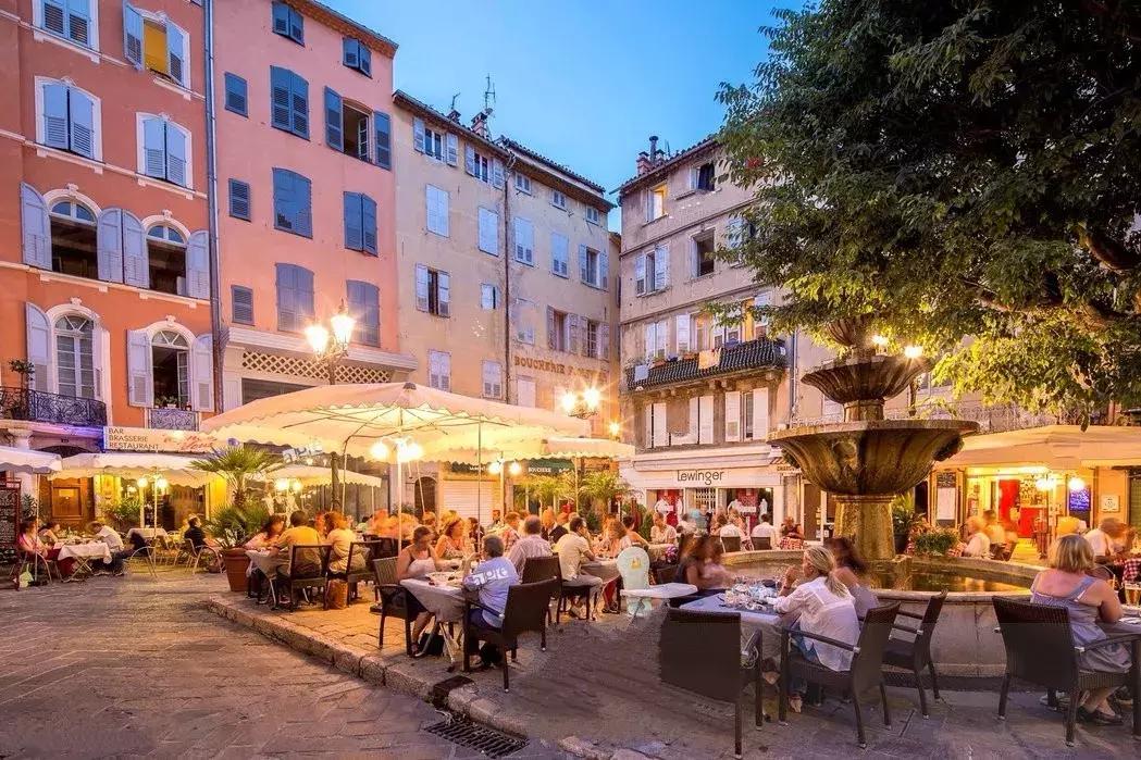 法国小镇格拉斯香水小镇,格拉斯香水小镇适合老人居住吗