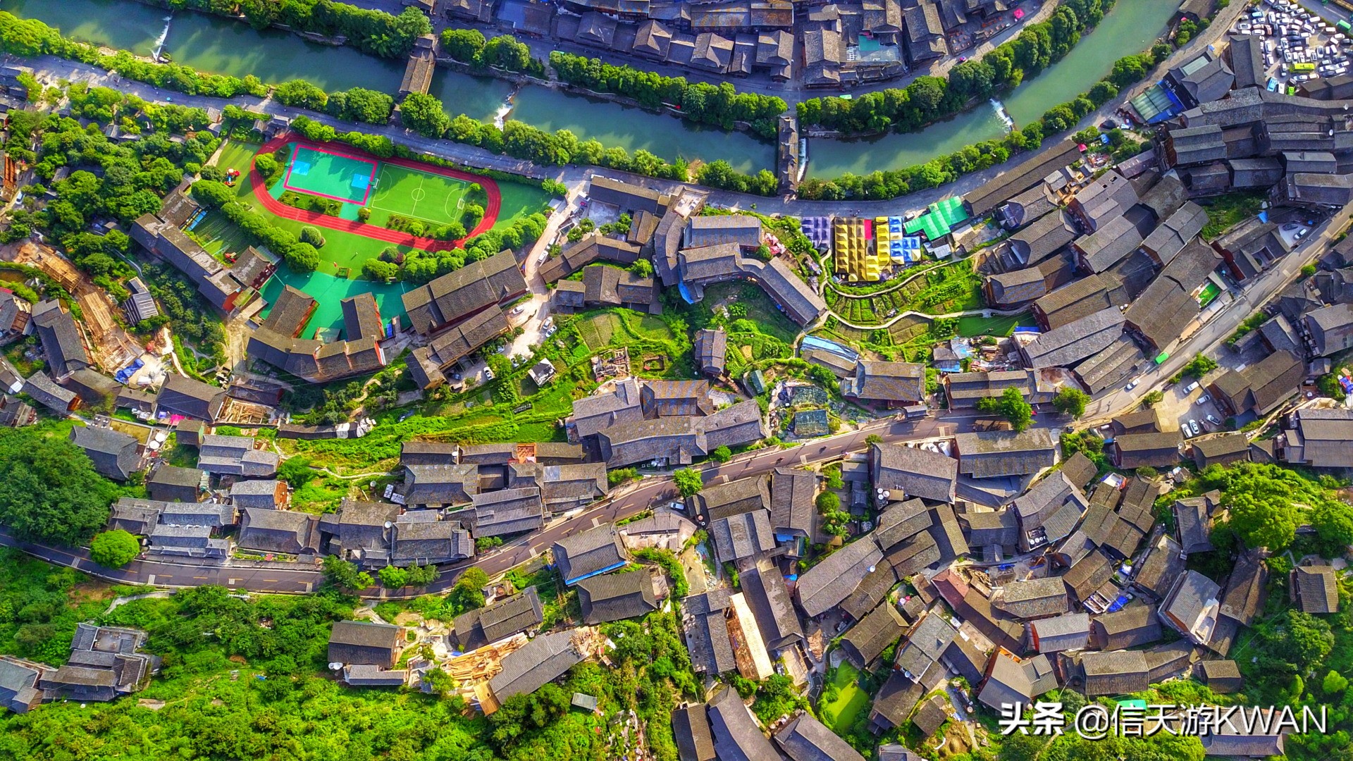 余秋雨关于西江千户苗寨的名句,西江千户苗寨以美丽回答一切