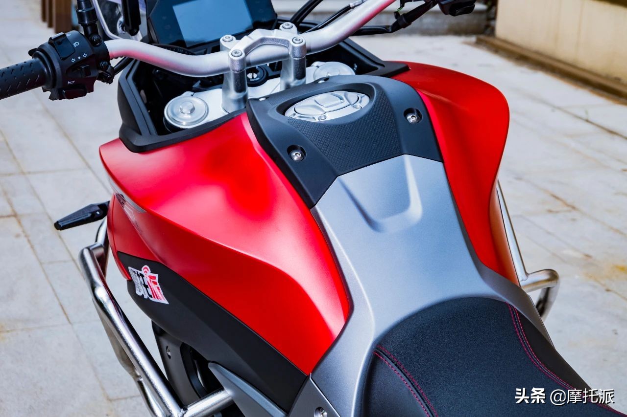 无极500ds和贝纳利502哪个好,无极500ds2019款与2021款区别