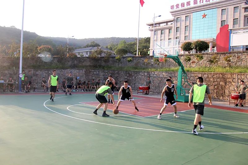 燃爆全场这场军体运动会血性十足,满屏热血军体运动会燃爆金秋