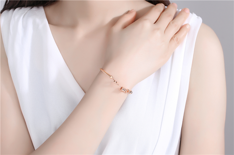 晶莹剔透的手链好看又时尚,低调而不失奢华的手链