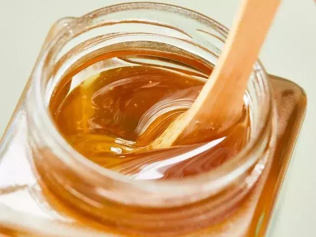 冬季才能酿得的“枇杷蜜”，甜润生津，稀少珍贵，女人的养颜神器