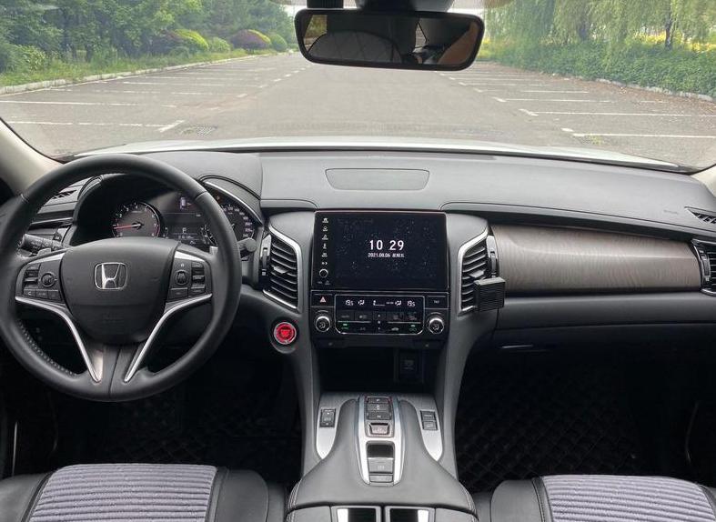 本田冠道后排操控,冠道2.0t两驱豪华有没有推背感