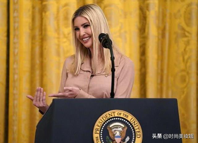 伊万卡穿收腰裙大秀蚂蚁腰 (伊万卡花式穿粉西装把人美到)