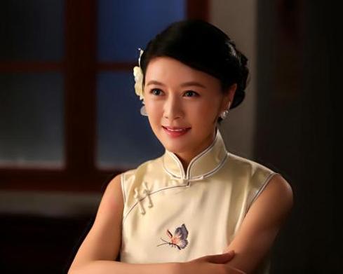 赵薇蒋雯丽长相分析,蒋雯丽比赵薇大10岁