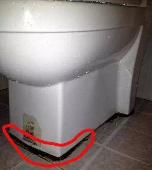 厕所的玻璃胶发霉变黑怎么清理,厨房水槽玻璃胶发霉变黑怎么办