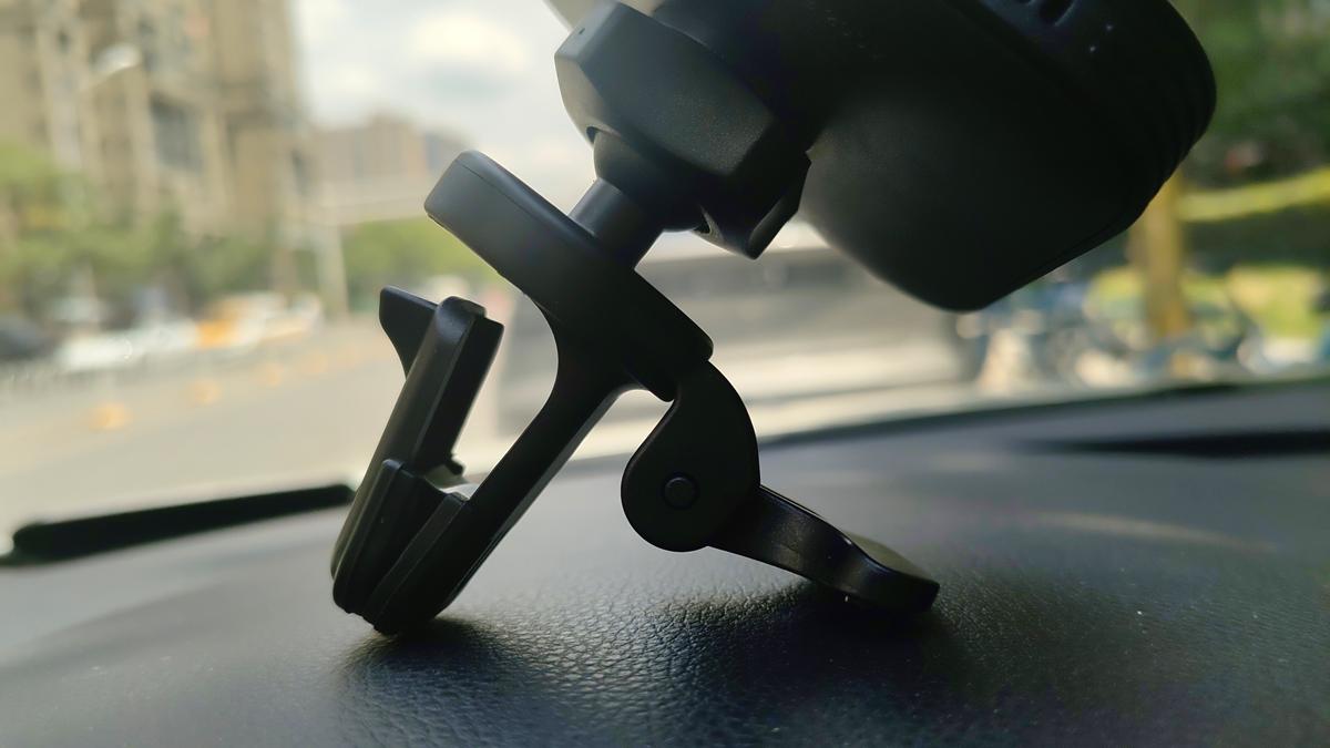 暑假自驾游的好帮手，ESR亿色车载磁吸无线充电支架上手体验