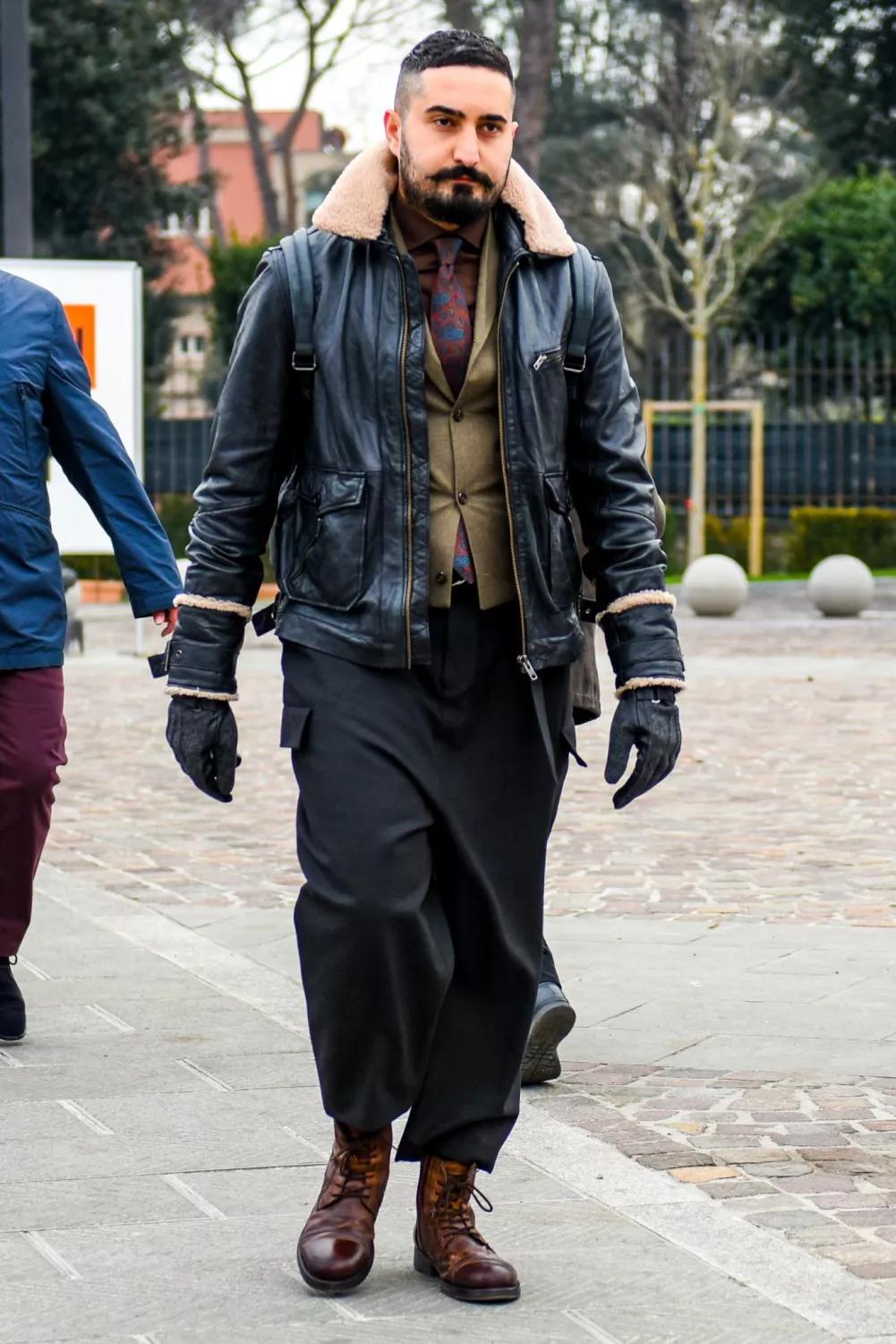 哪款黑色皮靴最好穿,复古白色系皮靴怎么搭配