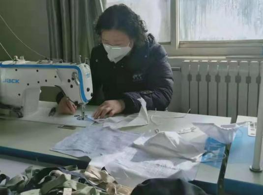 鱼婉丽：抗疫战场的爱心“小蜜蜂”