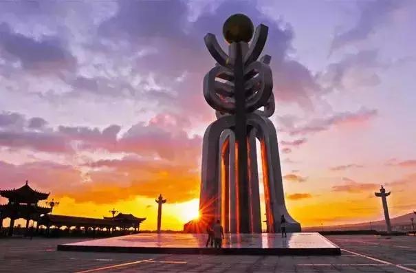 乌苏镇东方第一哨所哨兵,黑龙江边境边防战士冬天站岗